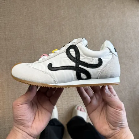 ロエベ スニーカー