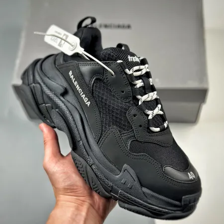 バレンシアガ スニーカー