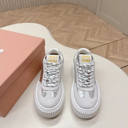 ミュウミュウ カジュアルシューズ