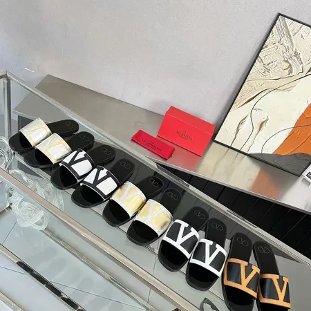 ヴァレンティノ スリッパ