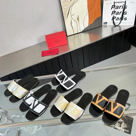 ヴァレンティノ スリッパ