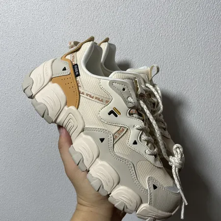 フィラ スニーカー