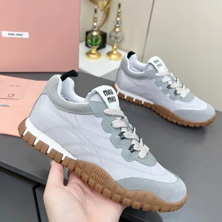 ミュウミュウ スニーカー