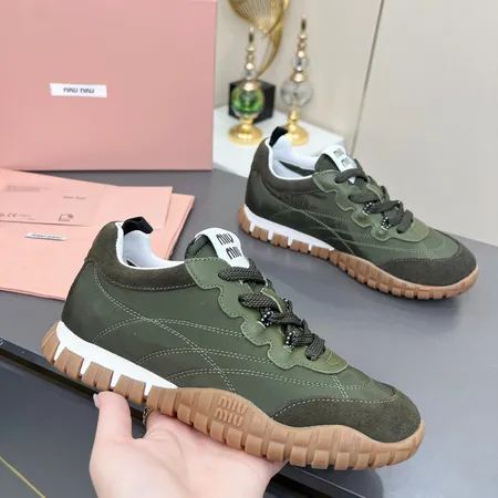 ミュウミュウ スニーカー