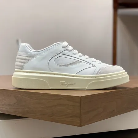 フェラガモ カジュアルシューズ