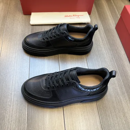 フェラガモ カジュアルシューズ