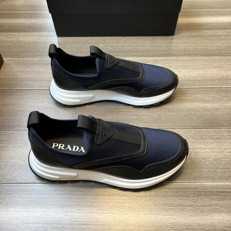 プラダ スニーカー