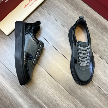 フェラガモ カジュアルシューズ