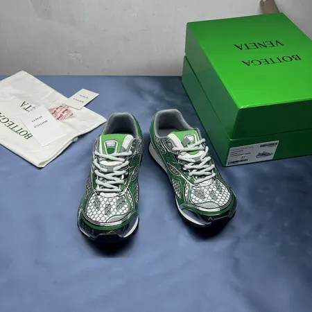 ボッテガ ヴェネタ カジュアルシューズ