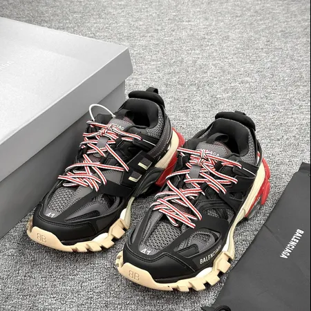 バレンシアガ スニーカー