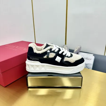 ヴァレンティノ カジュアルシューズ