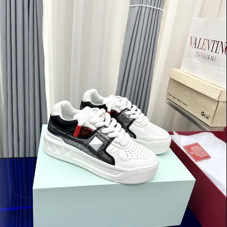 ヴァレンティノ カジュアルシューズ