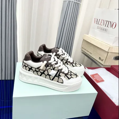 ヴァレンティノ カジュアルシューズ