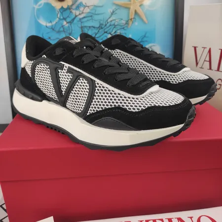 ヴァレンティノ スニーカー