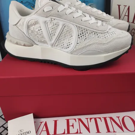 ヴァレンティノ スニーカー