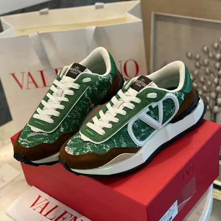 ヴァレンティノ スニーカー