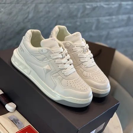 ヴァレンティノ カジュアルシューズ