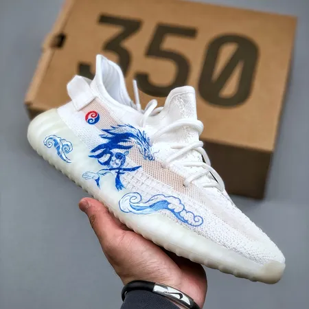 アディダス スニーカー