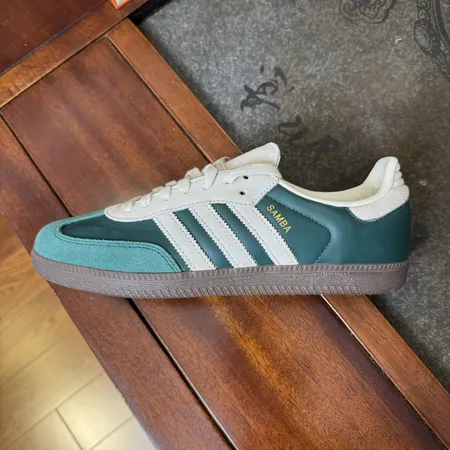 アディダス カジュアルシューズ