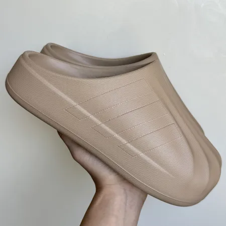 アディダス スリッパ