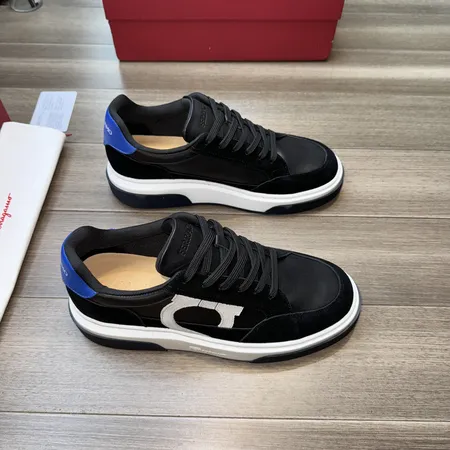 フェラガモ カジュアルシューズ