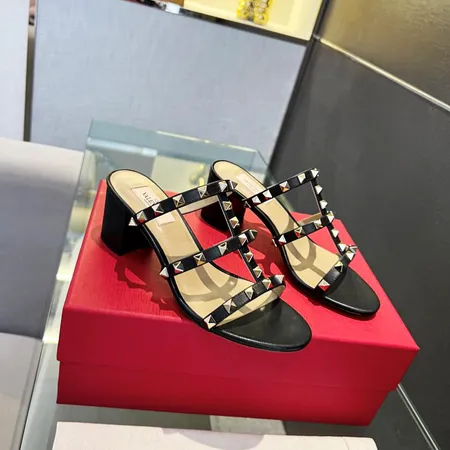 ヴァレンティノ サンダル