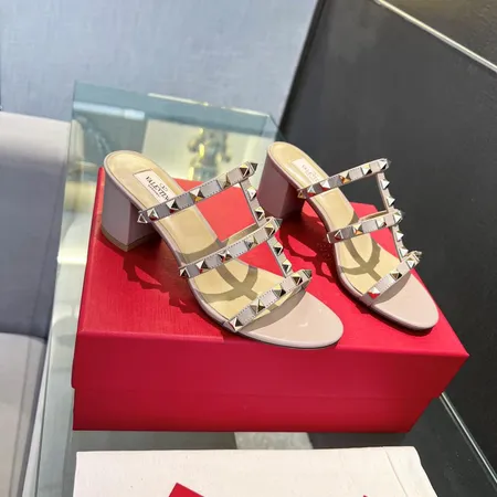 ヴァレンティノ サンダル