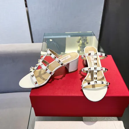 ヴァレンティノ サンダル