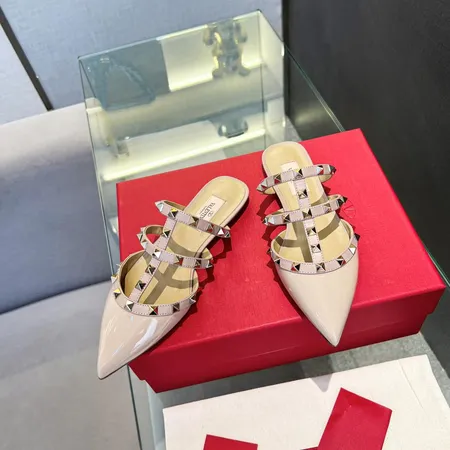 ヴァレンティノ サンダル