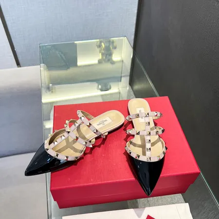 ヴァレンティノ サンダル