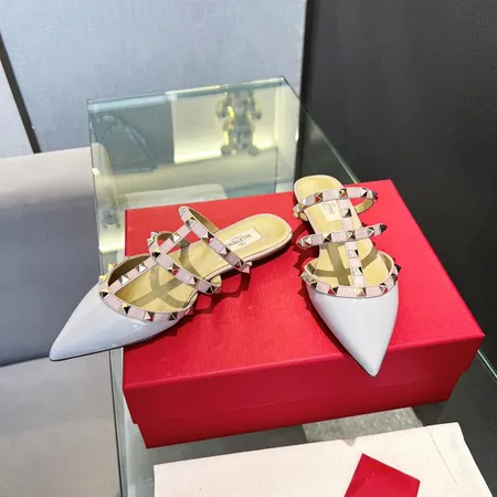 ヴァレンティノ サンダル