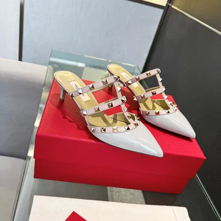 ヴァレンティノ サンダル