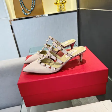 ヴァレンティノ サンダル