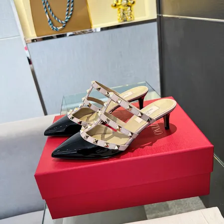 ヴァレンティノ サンダル