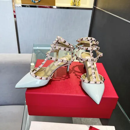 ヴァレンティノ サンダル