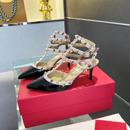 ヴァレンティノ サンダル