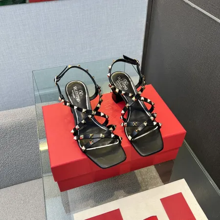 ヴァレンティノ サンダル