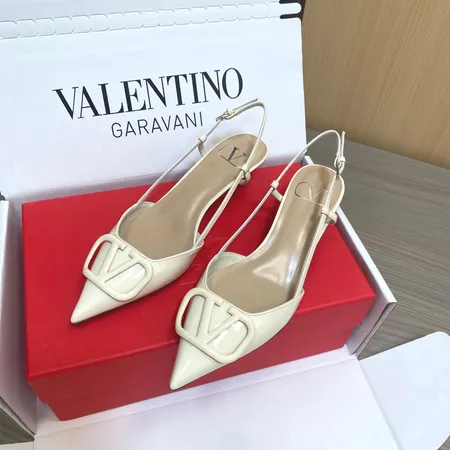 ヴァレンティノ サンダル