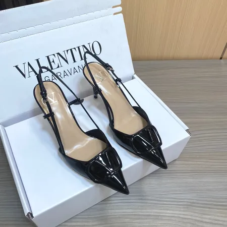 ヴァレンティノ サンダル