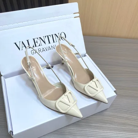 ヴァレンティノ サンダル
