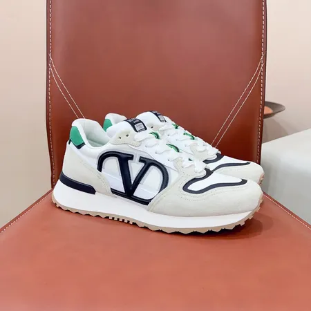 ヴァレンティノ スニーカー