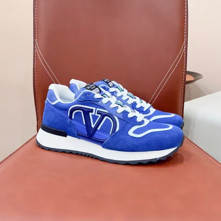 ヴァレンティノ スニーカー