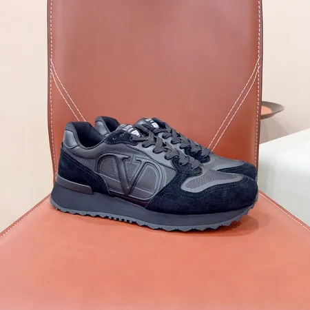 ヴァレンティノ スニーカー