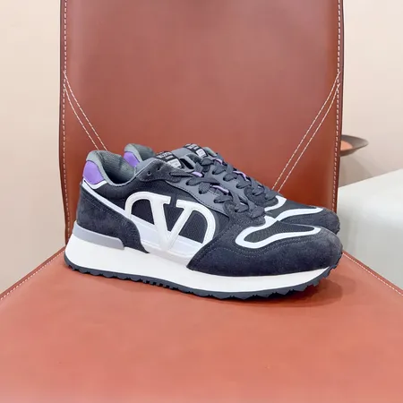 ヴァレンティノ スニーカー