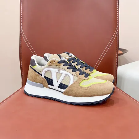 ヴァレンティノ スニーカー