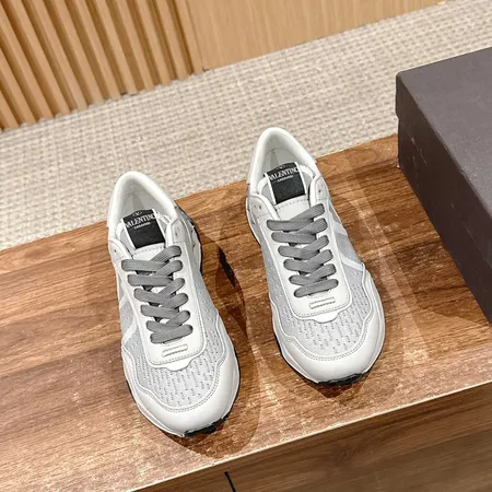 ヴァレンティノ スニーカー