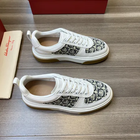 フェラガモ カジュアルシューズ