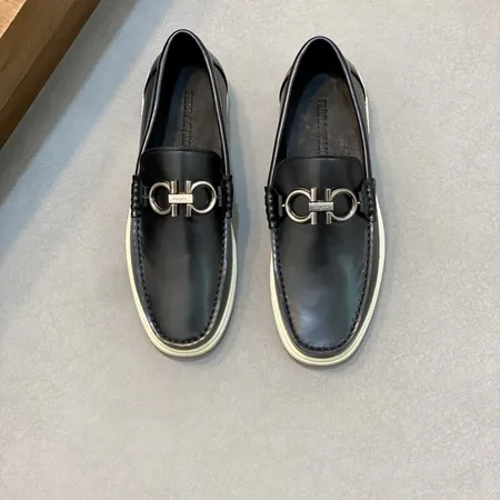 フェラガモ カジュアルシューズ