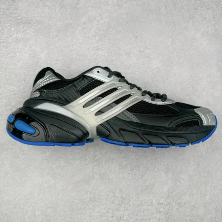 アディダス スニーカー