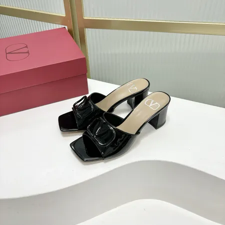 ヴァレンティノ スリッパ